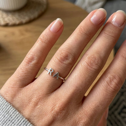 Anillo Ajustable con Inicial "Doble Monograma"