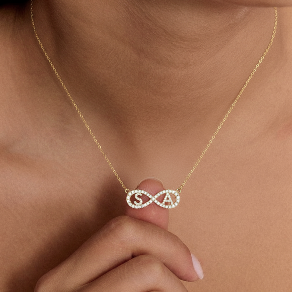 Collar con nombre "Infinito"