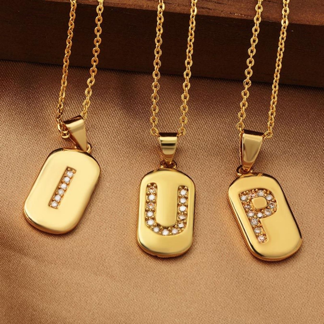 Collar Inicial "Brillo Resplandeciente"