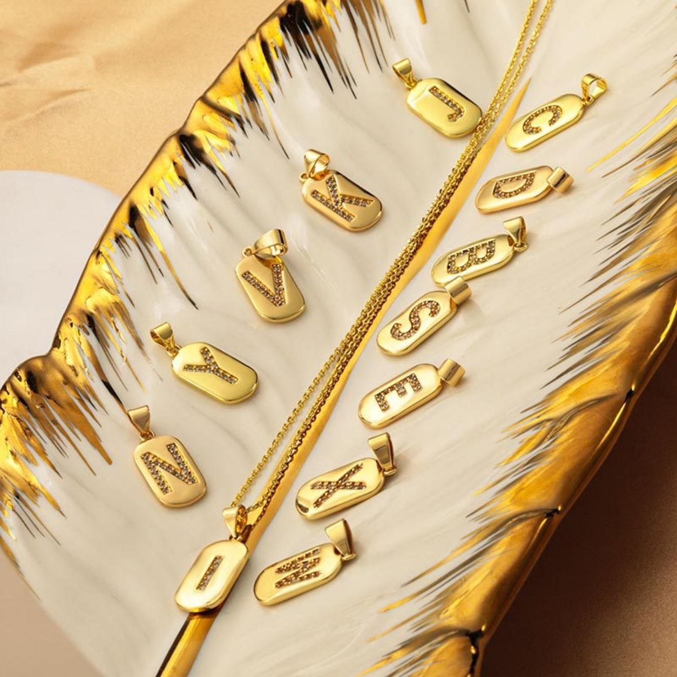 Collar Inicial "Brillo Resplandeciente"