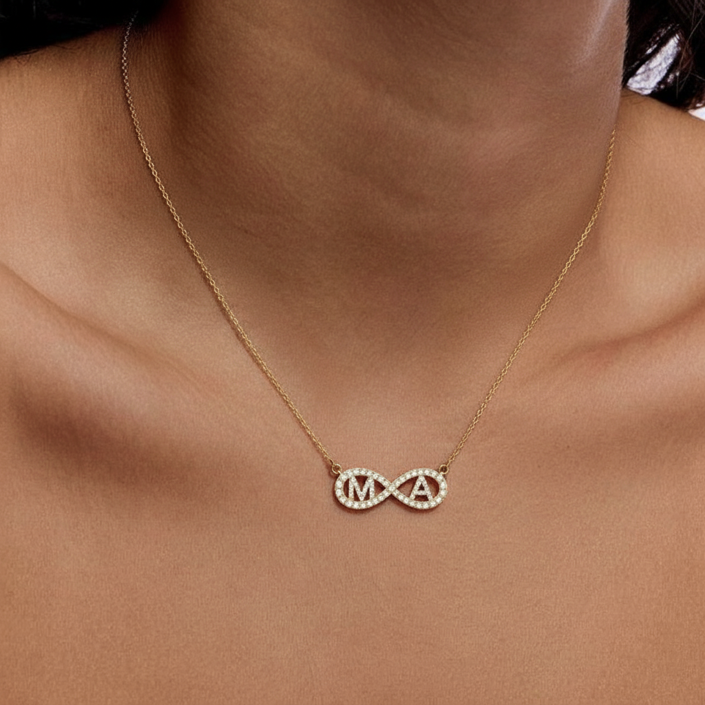 Collar con nombre "Infinito"