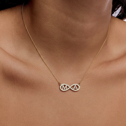Collar con nombre "Infinito"