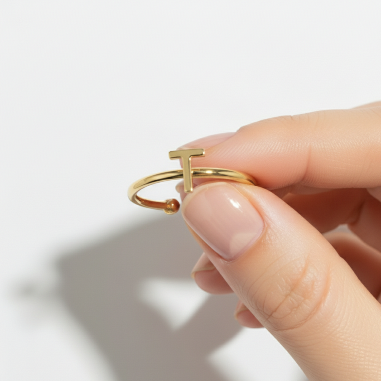 Anillo Ajustable con Inicial "Chic"