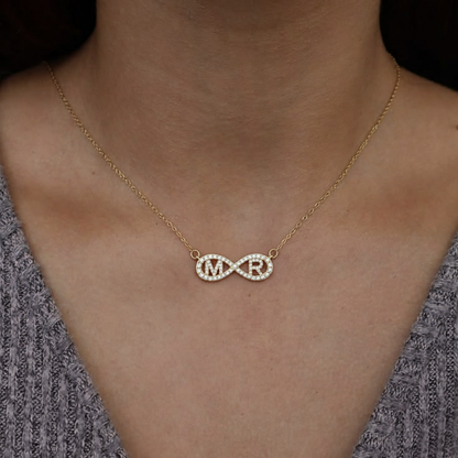 Collar con nombre "Infinito"