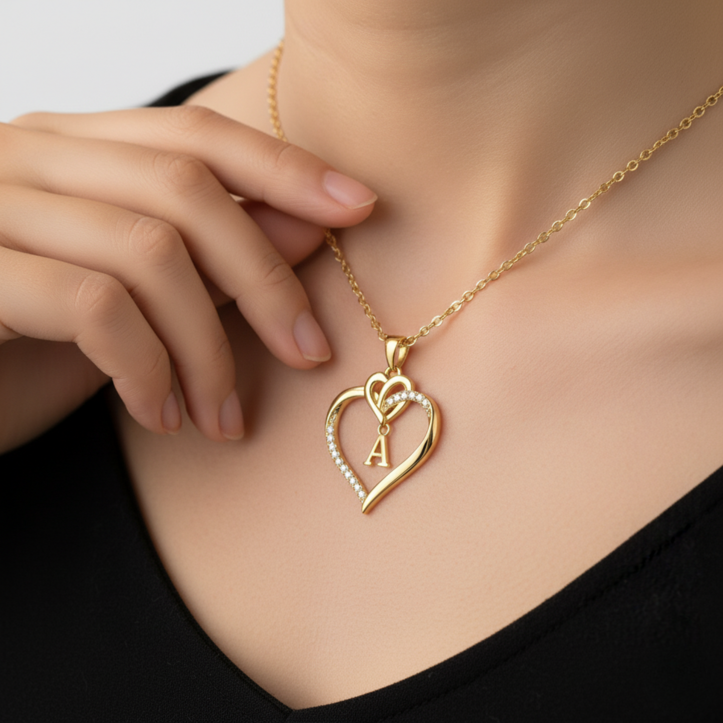 Collar con inicial "Amor"