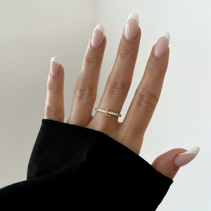 Anillo Ajustable con Inicial "Brillo"