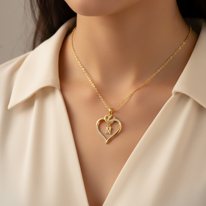 Collar con inicial "Amor"