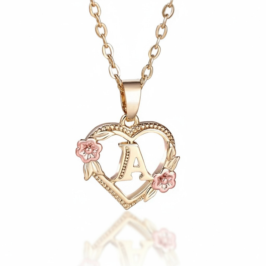 Collar con inicial "Bloom"