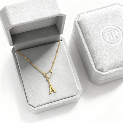 Collar con inicial "Enamorada"