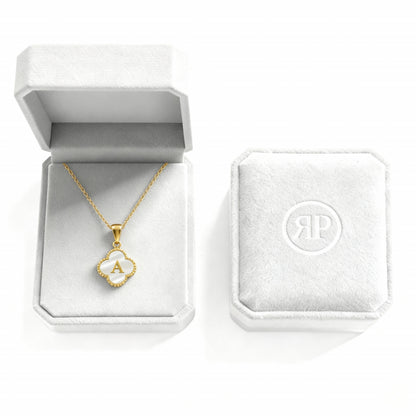 Collar con inicial "Lucky"