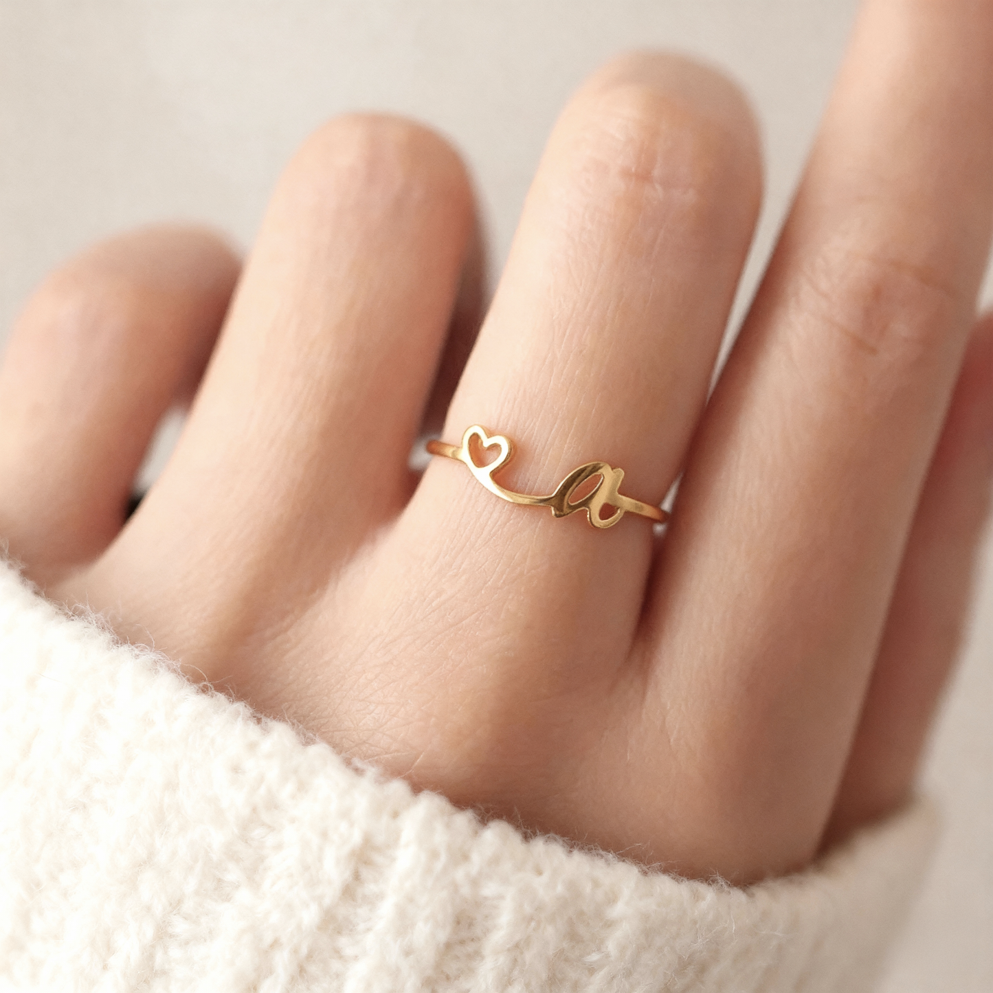 Anillo Ajustable con Inicial "Pretty"