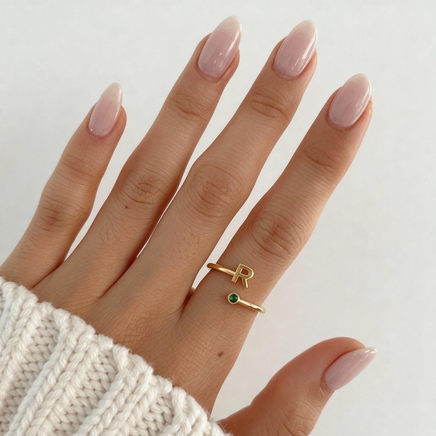 Anillo Ajustable con Inicial "Esencia"