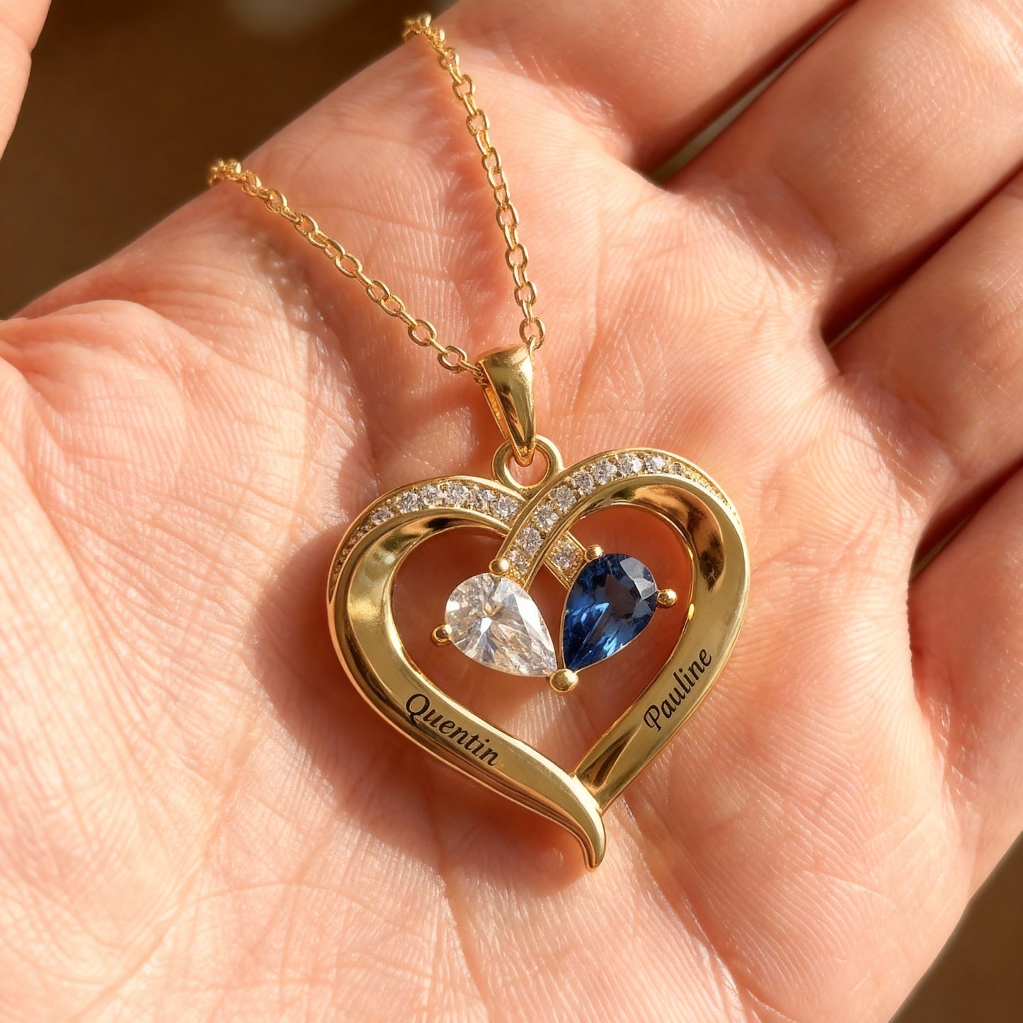 Collar con nombre "Corazones entrelazados"