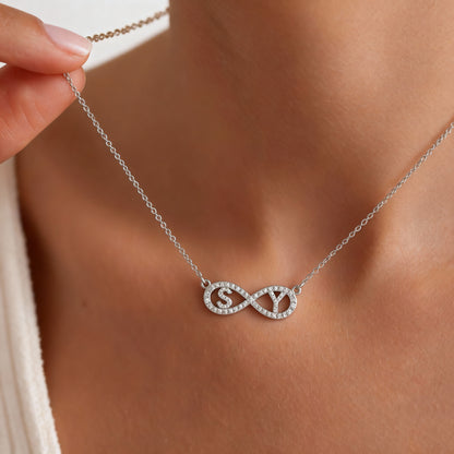 Collar con nombre "Infinito"